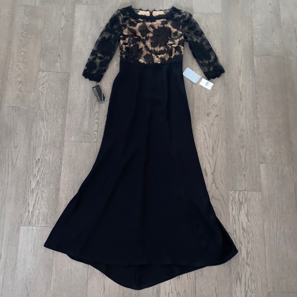 TADASHI SHOJI Floral Lace Dress. US 04 Petite. Black.